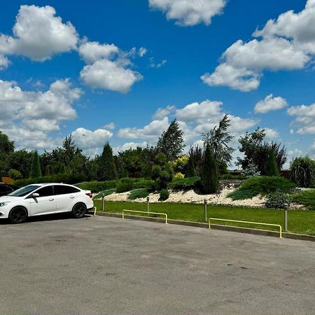 Ні Пуху, Ні Пера! Hotel Reshetylivka Eksteriør billede