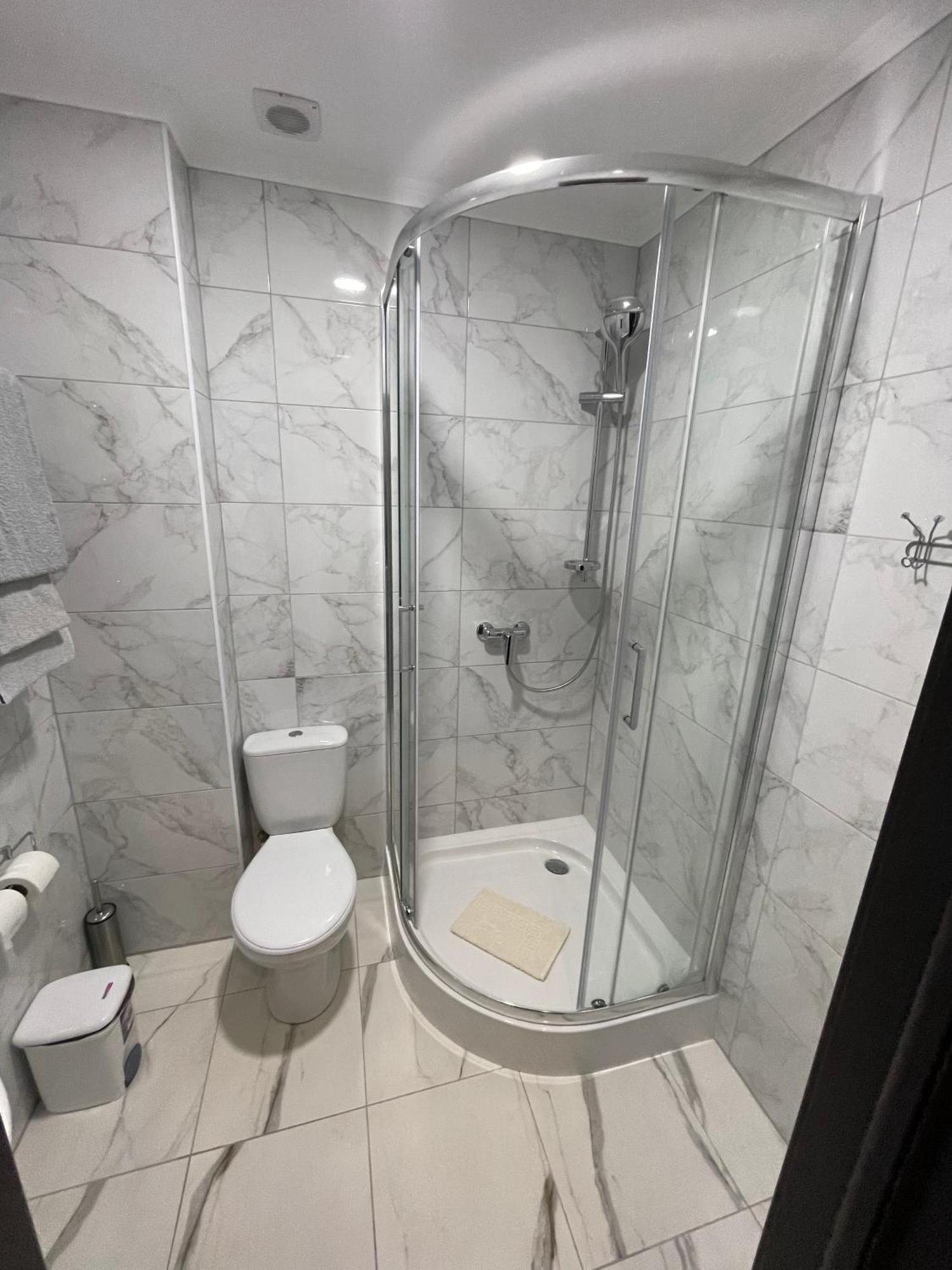 Ні Пуху, Ні Пера! Hotel Reshetylivka Eksteriør billede
