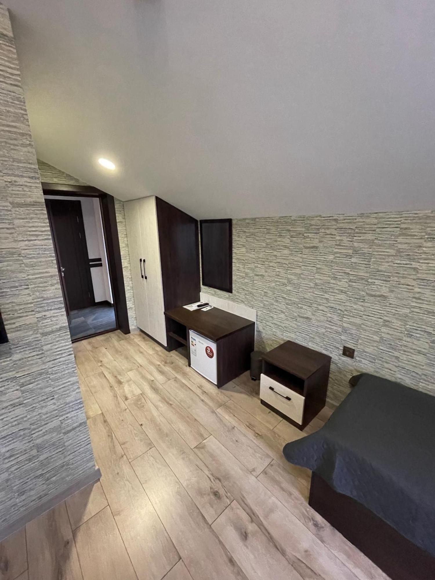 Ні Пуху, Ні Пера! Hotel Reshetylivka Eksteriør billede